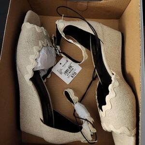 New Liz Claiborne Wedges Size 8.5 – Memory Foam Insoles